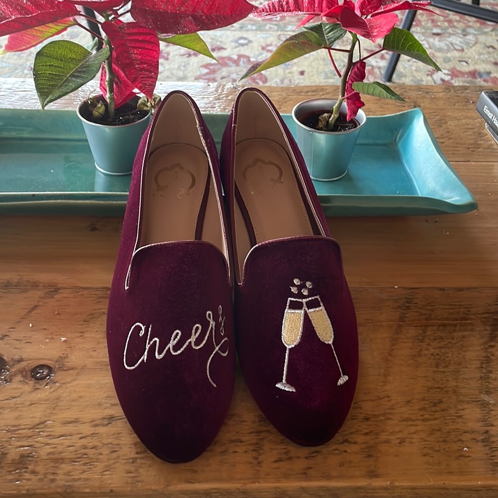 Cute burgundy velvet holiday shoes!